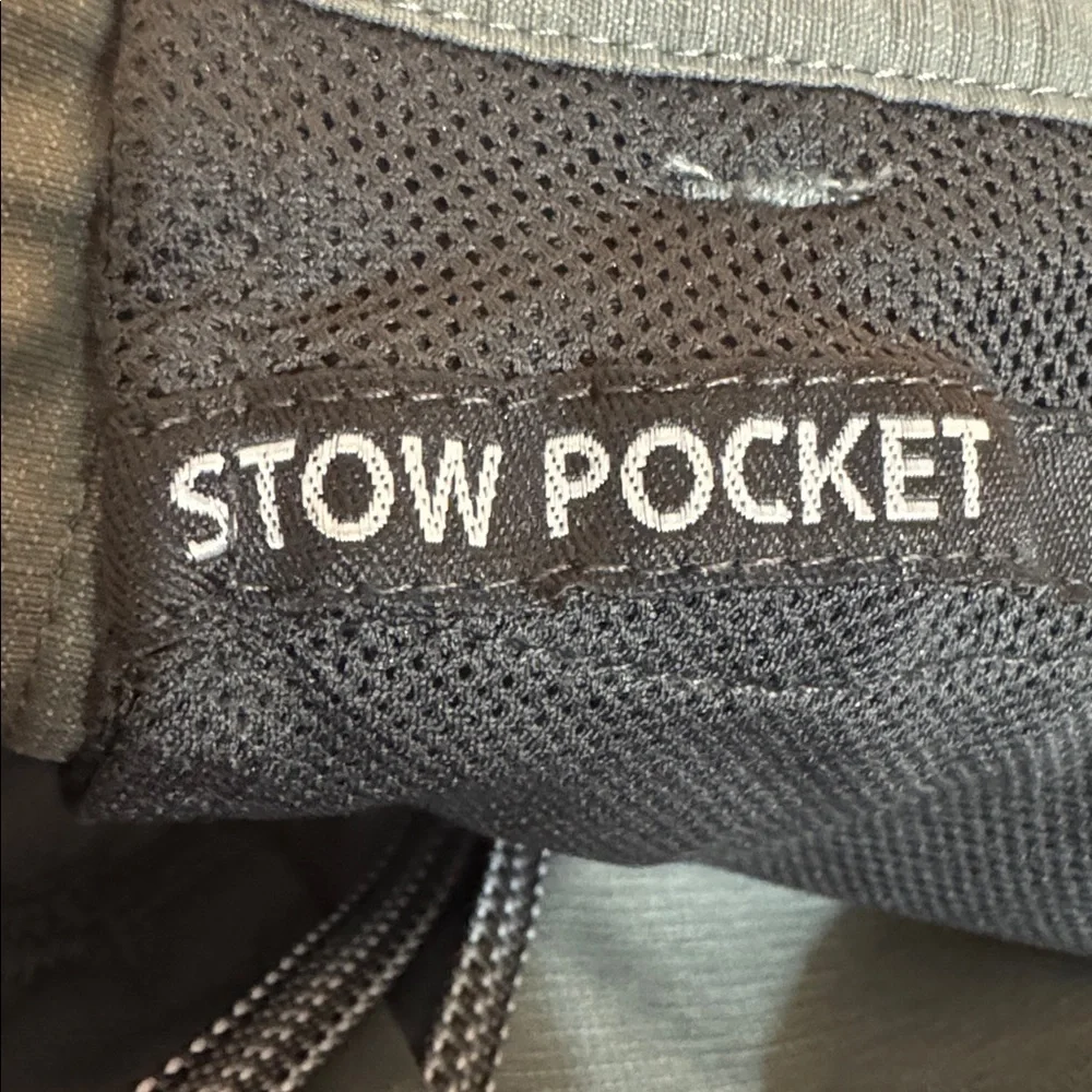 The North Face 100% Nylon Cargo Hiking Pants in a gray/sage color size 12